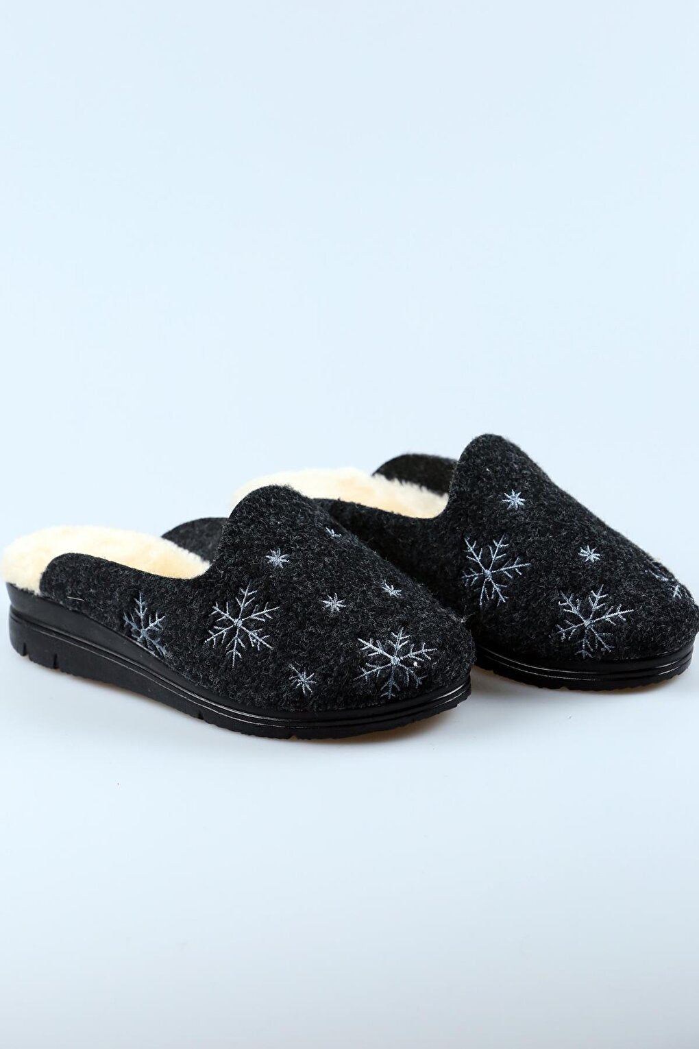 Comfortable Women's Home Slippers with Fur Inside 020-005-21 Black Snowy