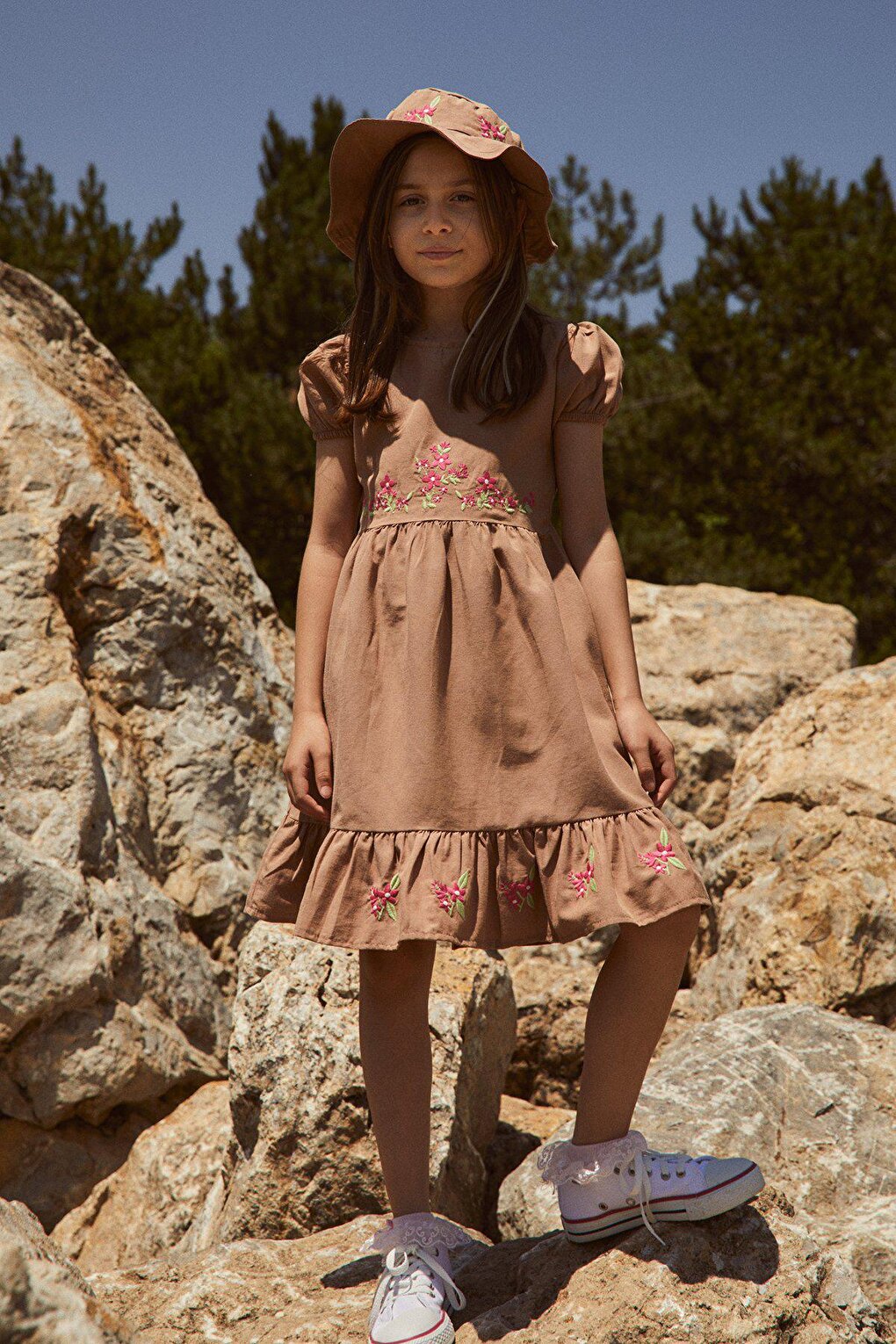 Girl's Dress with Embroidered Hat Accessories