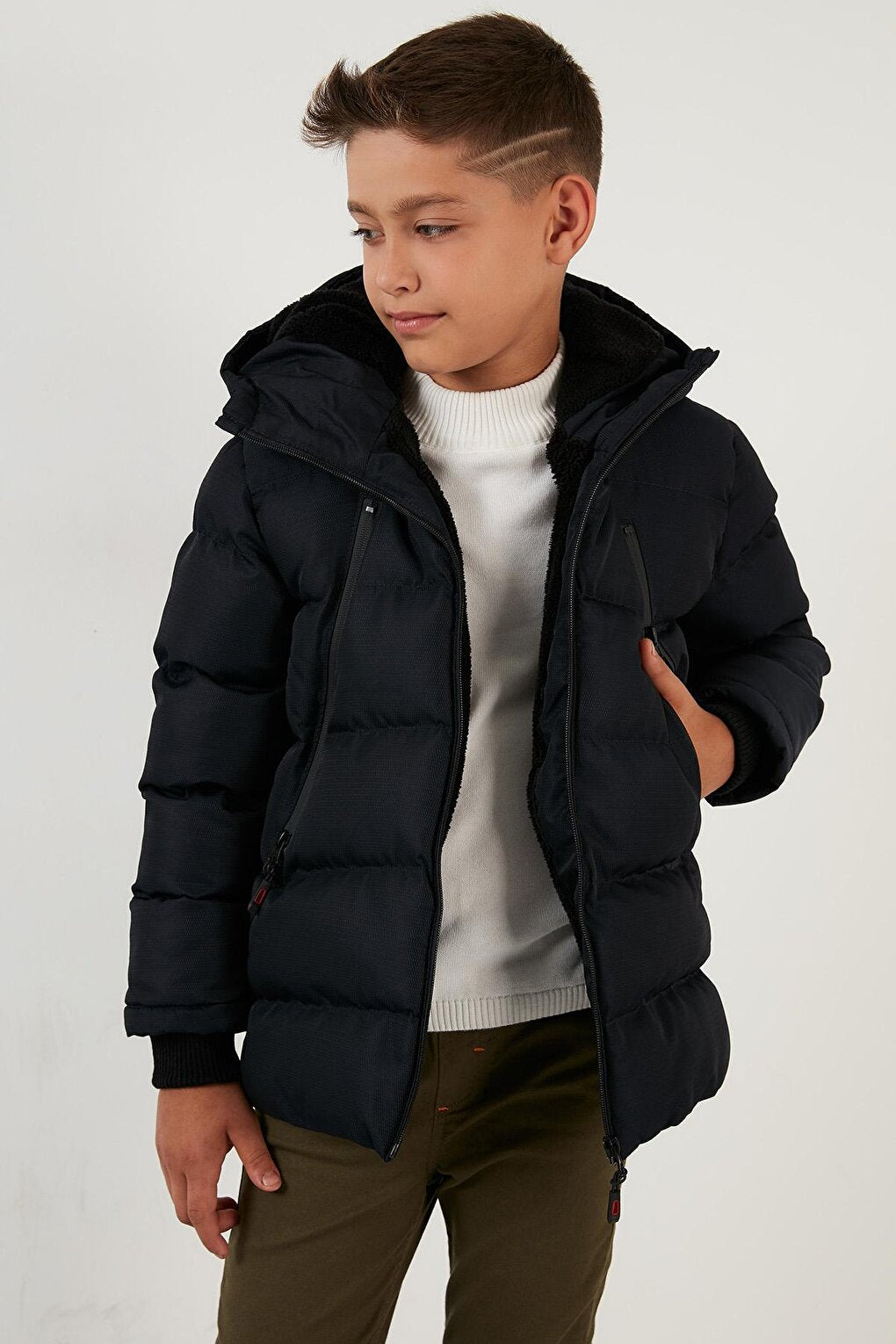 Hooded Puffer Coat with Plush Lining and Zippered Pockets 5760040