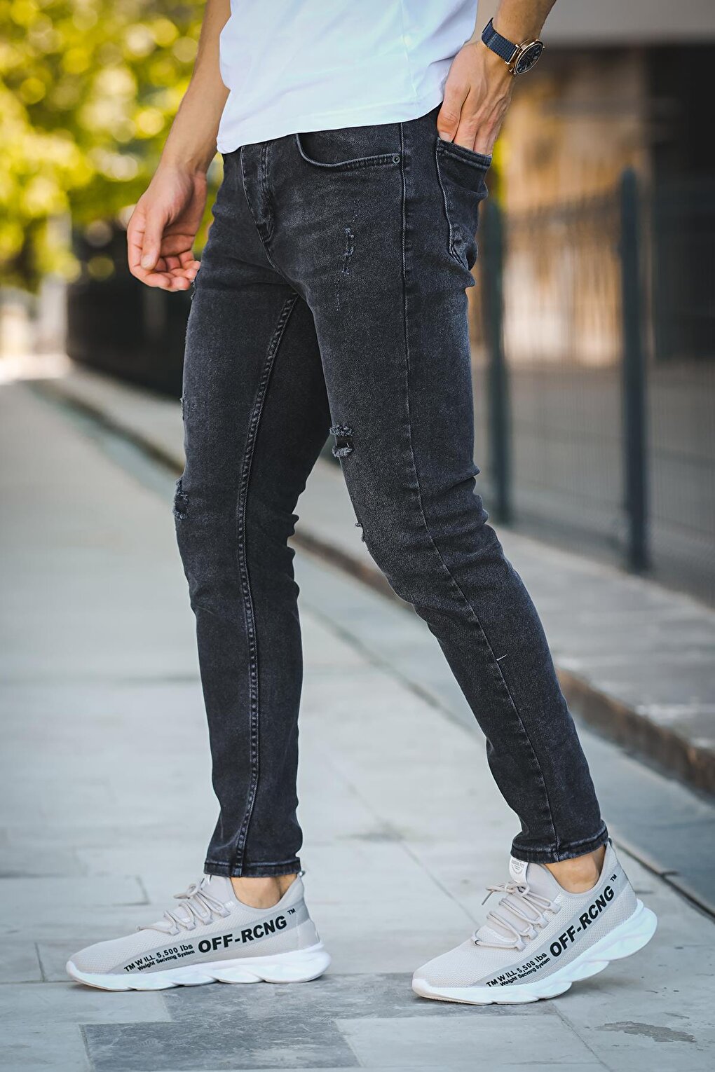 Skinny Fit Frayed Lycra Men's Jeans