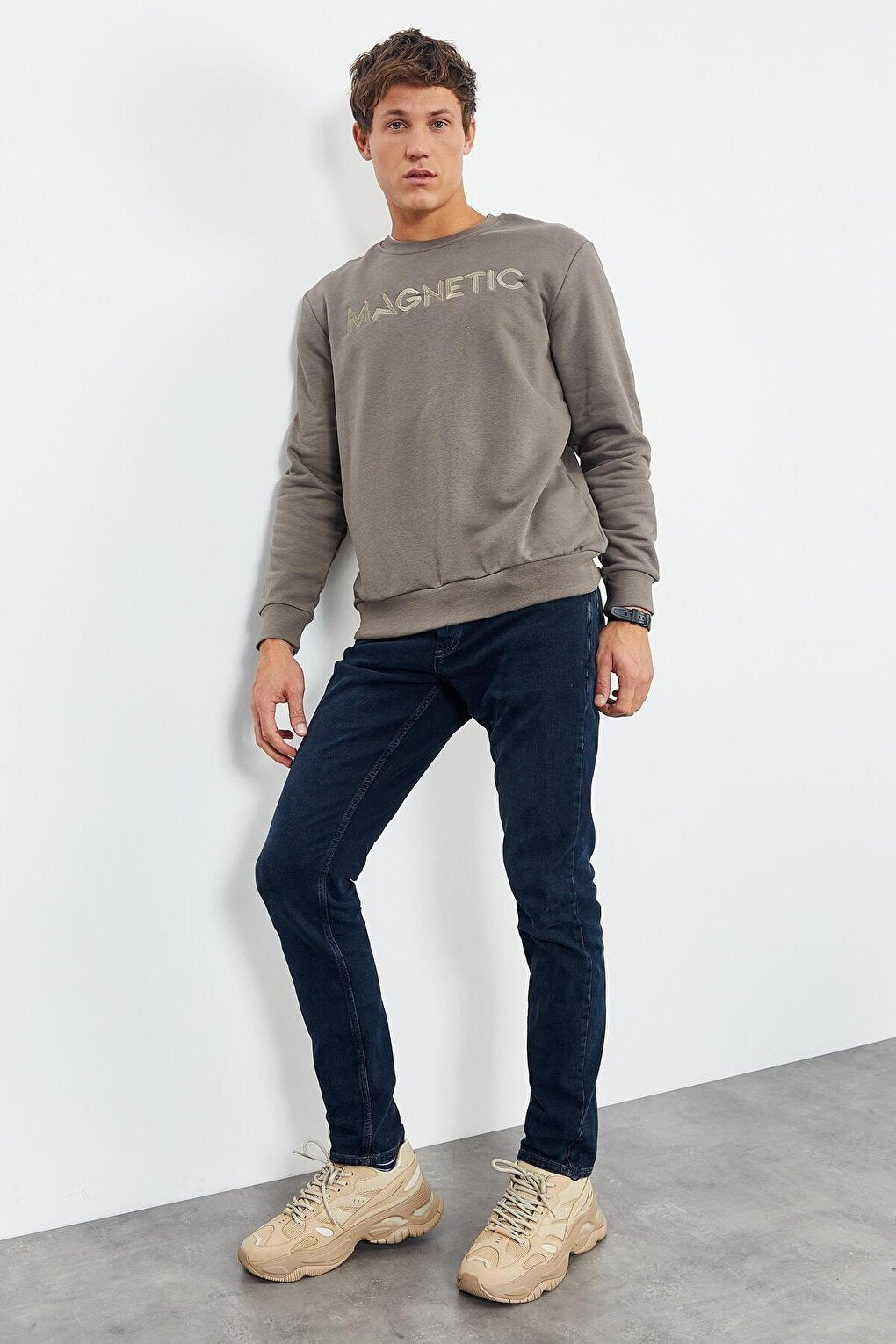 Camel Text Embroidered Crew Neck Comfortable Form Men's Sweatshirt - 88020