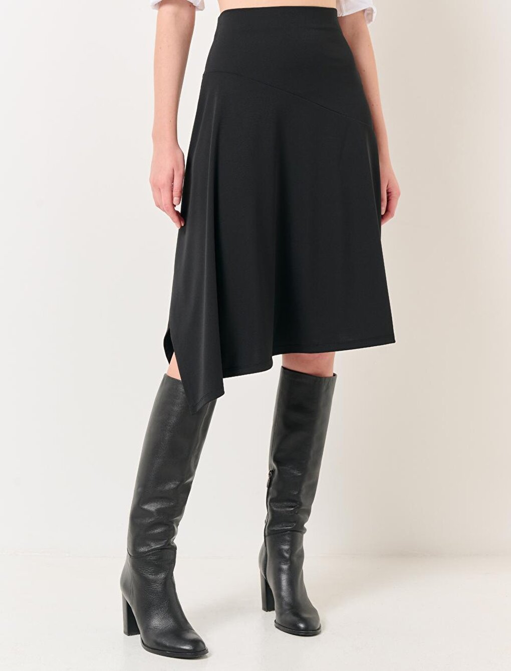 Black Normal Waist Asymmetric Cut Skirt