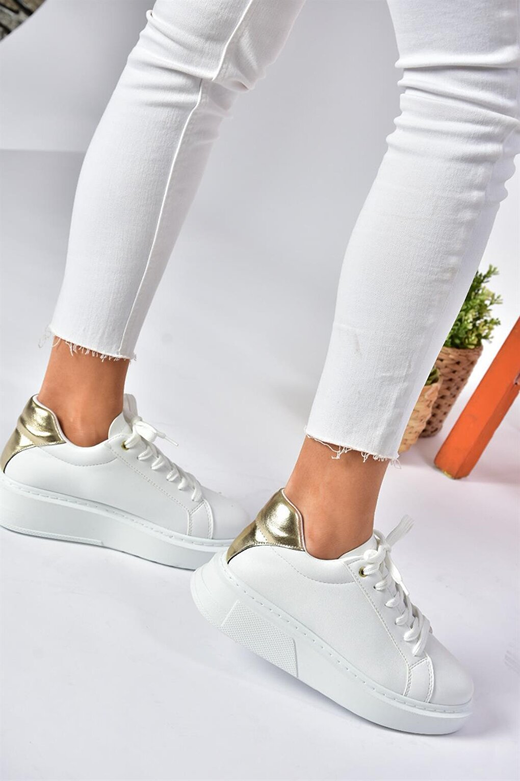 P848231409 White/Gold Women's Sneakers