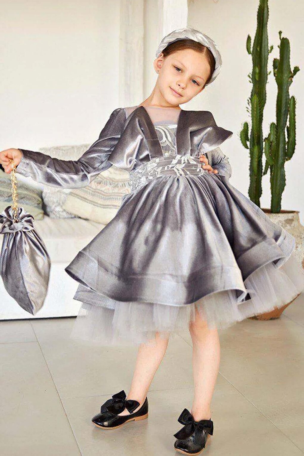 Girl's New Gray Dress with Leaf Embroidery on the Waist and Transparent Tulle on the Collar