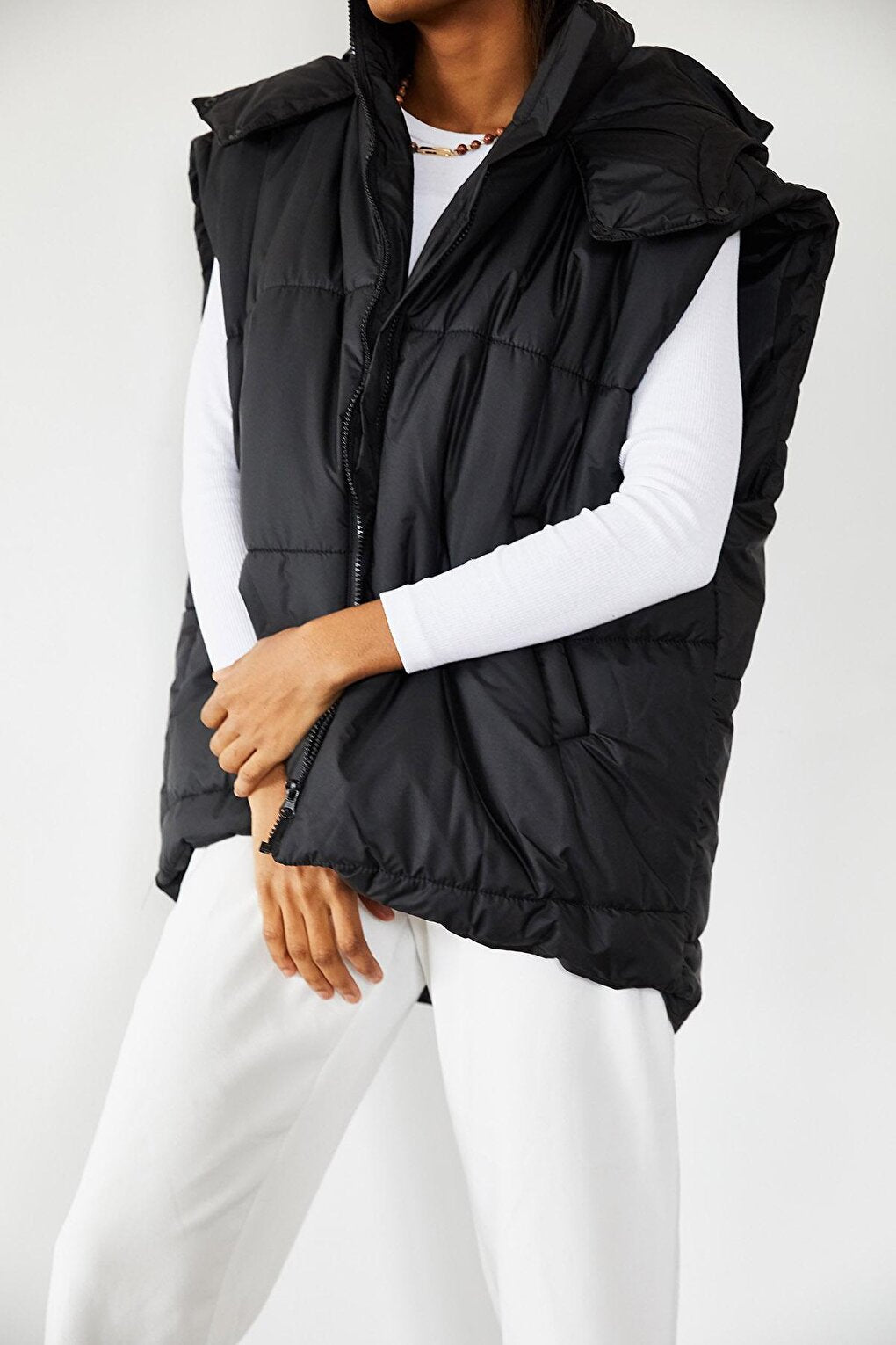 Black Puffer Vest 2KXK4-45618-02