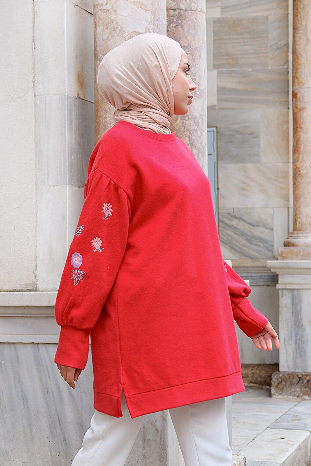 Floral Embroidered Crew Neck Sweatshirt Red