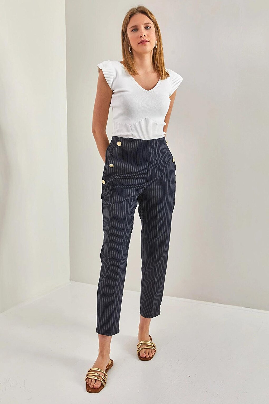 Women's Pockets Buttoned Trousers