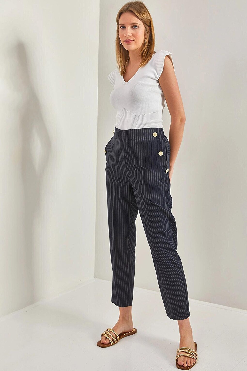 Women's Pockets Buttoned Trousers