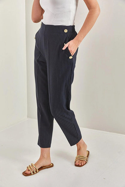 Women's Pockets Buttoned Trousers