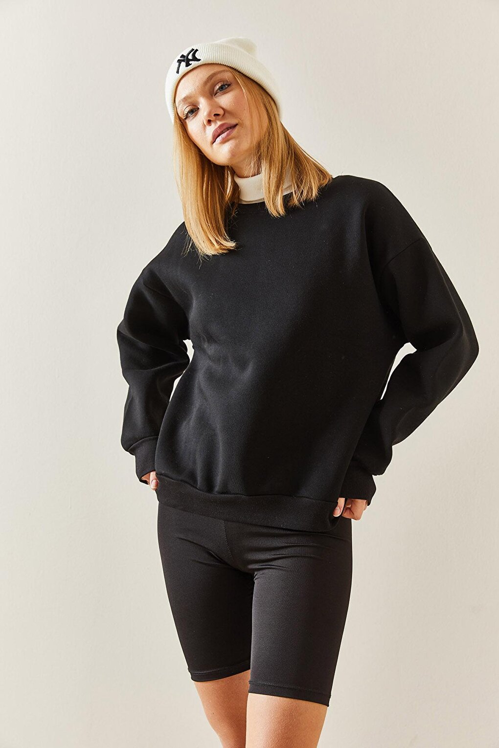 Black Crew Neck Ribbed Oversize Sweatshirt 4KXK8-47743-02