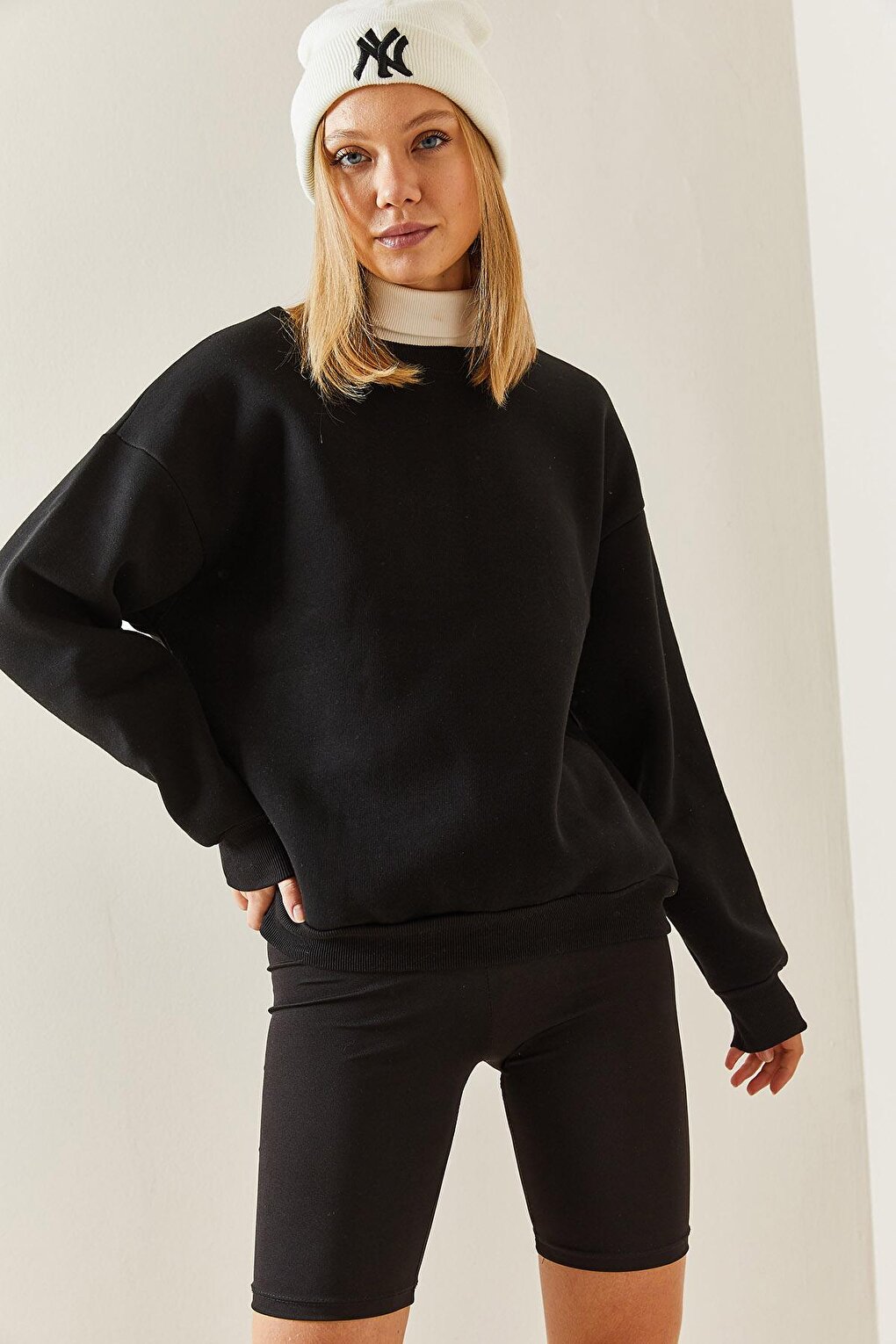 Black Crew Neck Ribbed Oversize Sweatshirt 4KXK8-47743-02