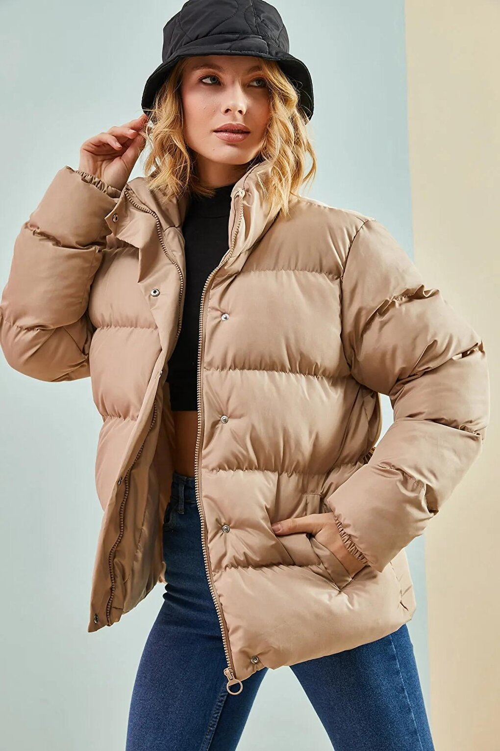 Women's Collared Puffer Coat with Front Pleat