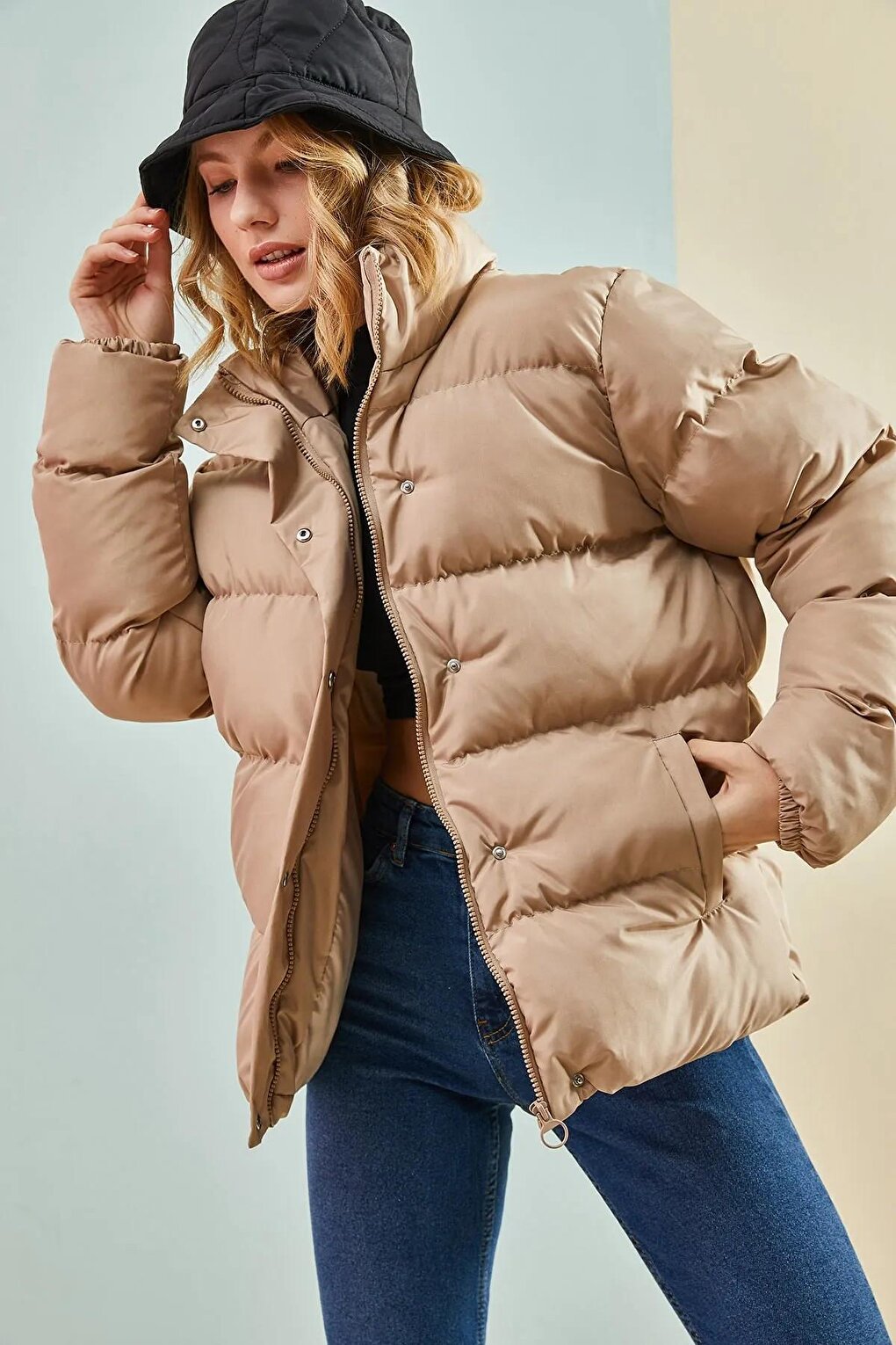 Women's Collared Puffer Coat with Front Pleat