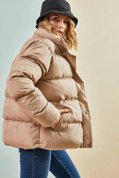 Women's Collared Puffer Coat with Front Pleat