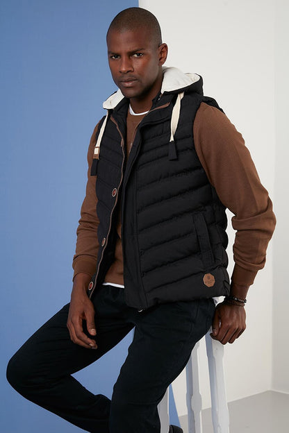 Hooded Slim Fit Vest 556B5618