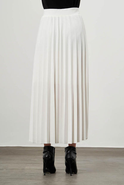 Crepe Knitted Pleated Ecru Skirt