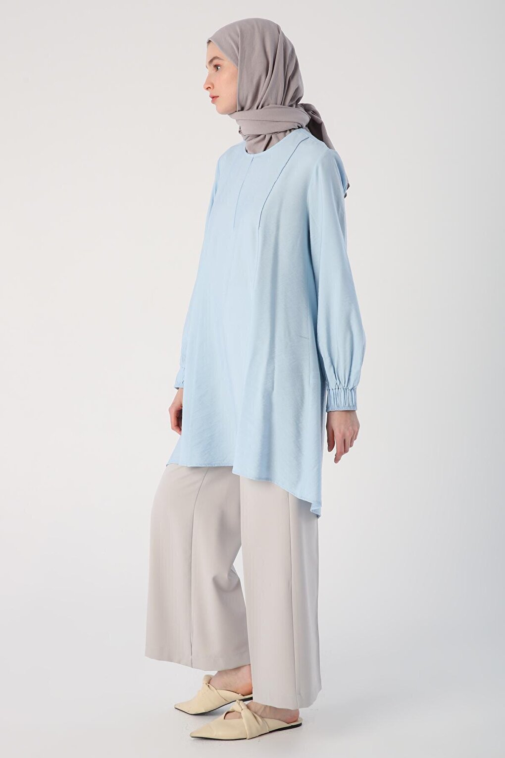 Light Blue Tunic with Elastic Cuffs and Long Back