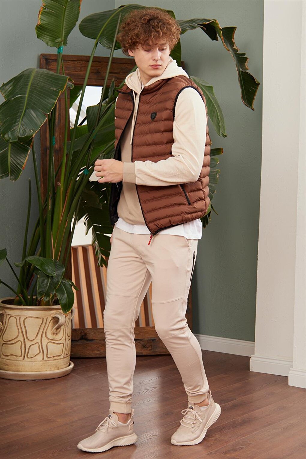 Men's Standard Mold Puffer Vest Brown