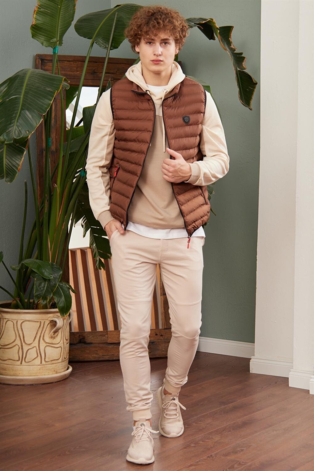 Men's Standard Mold Puffer Vest Brown