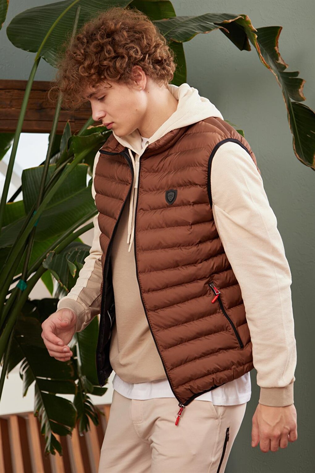 Men's Standard Mold Puffer Vest Brown