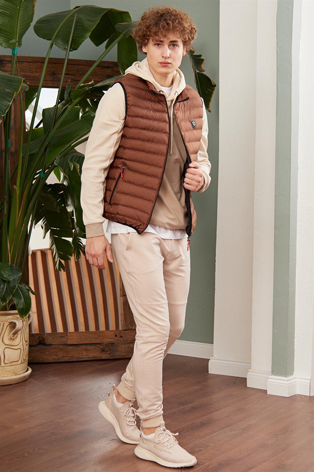 Men's Standard Mold Puffer Vest Brown