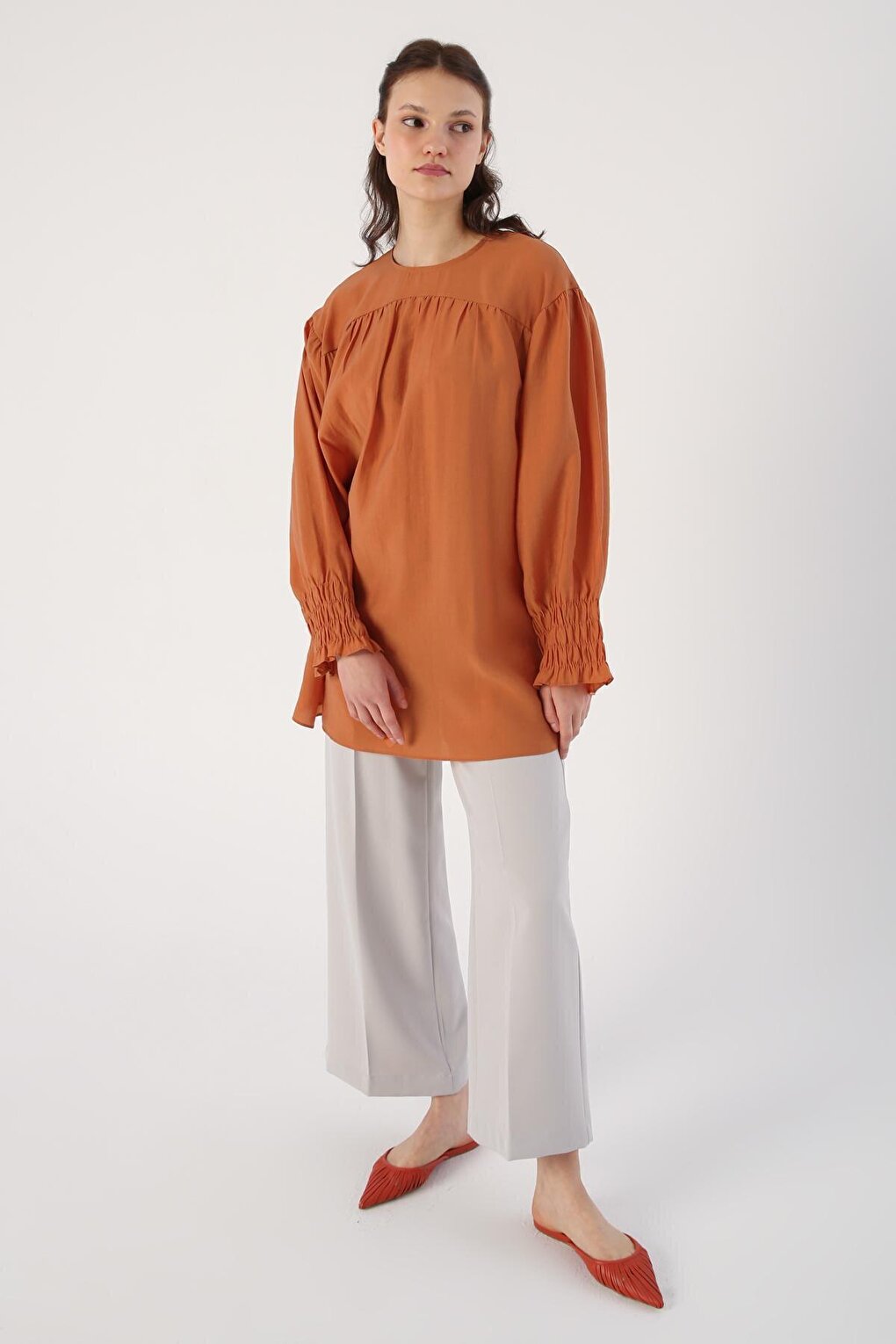 Cinnamon Gipe Elastic Sleeve Detailed Crew Neck Tunic