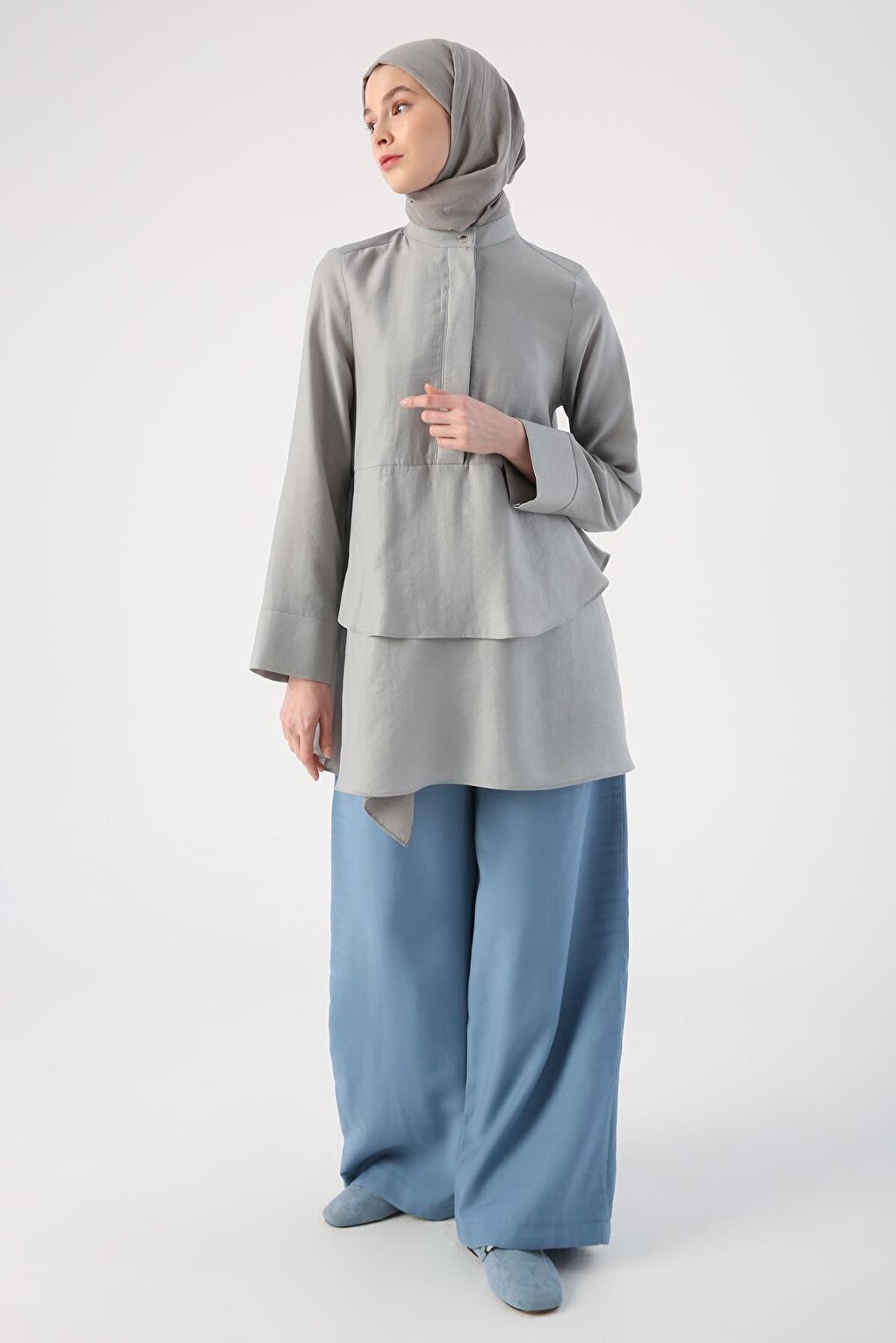 Gray Flounced Collar Half Layer Tunic