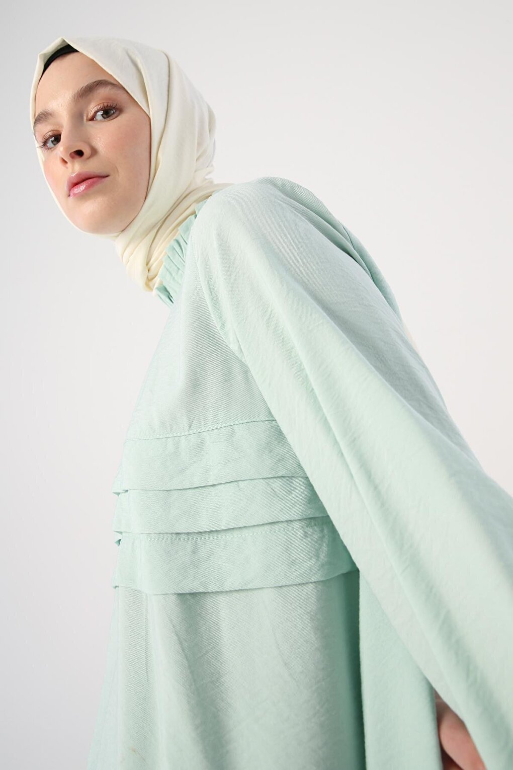 Light Green Frilled Collar and Pleated Front Comfortable Long Tunic