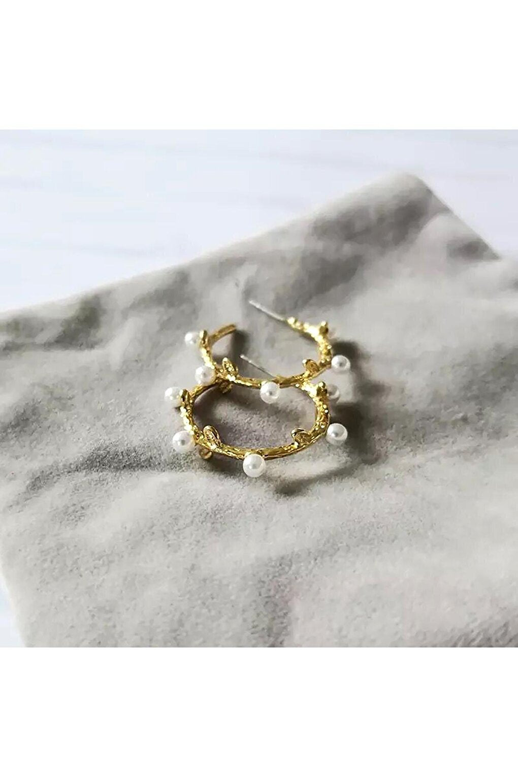 Pearl and Leaf Detailed Hoop Earrings