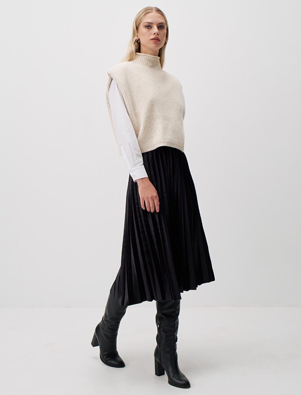 Black Normal Waist Pleated Velvet Midi Skirt