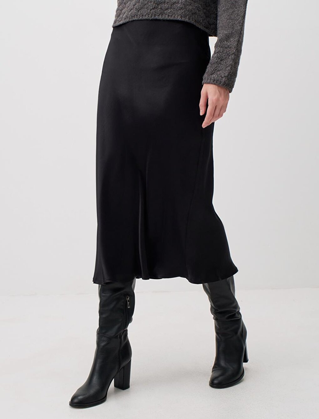 Black Normal Waist Satin Midi Skirt