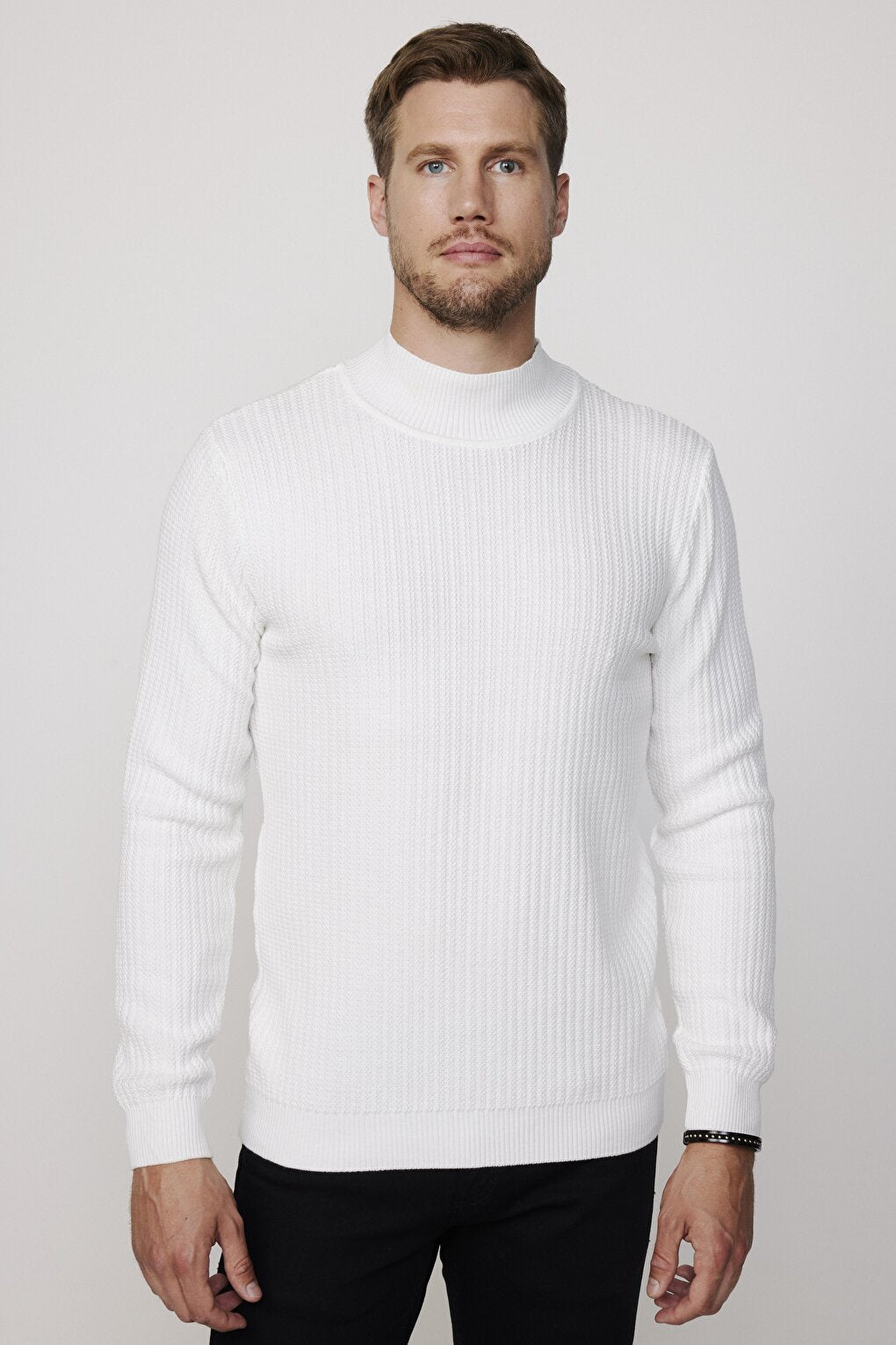 Slim Fit Half Turtleneck White Men's Sweater Without Pilling