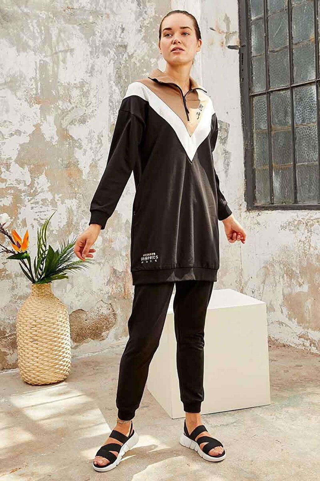 Black High Collar Half Zipper Comfortable Form Jogger Women's Tracksuit Tunic Set - 95234