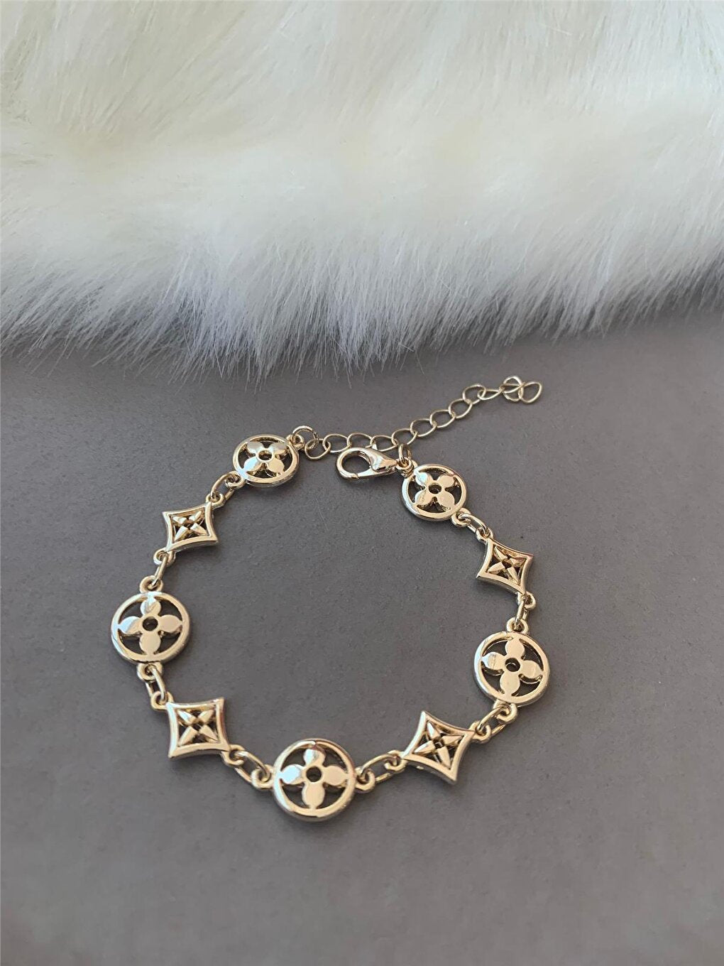 Clover Patterned Bracelet