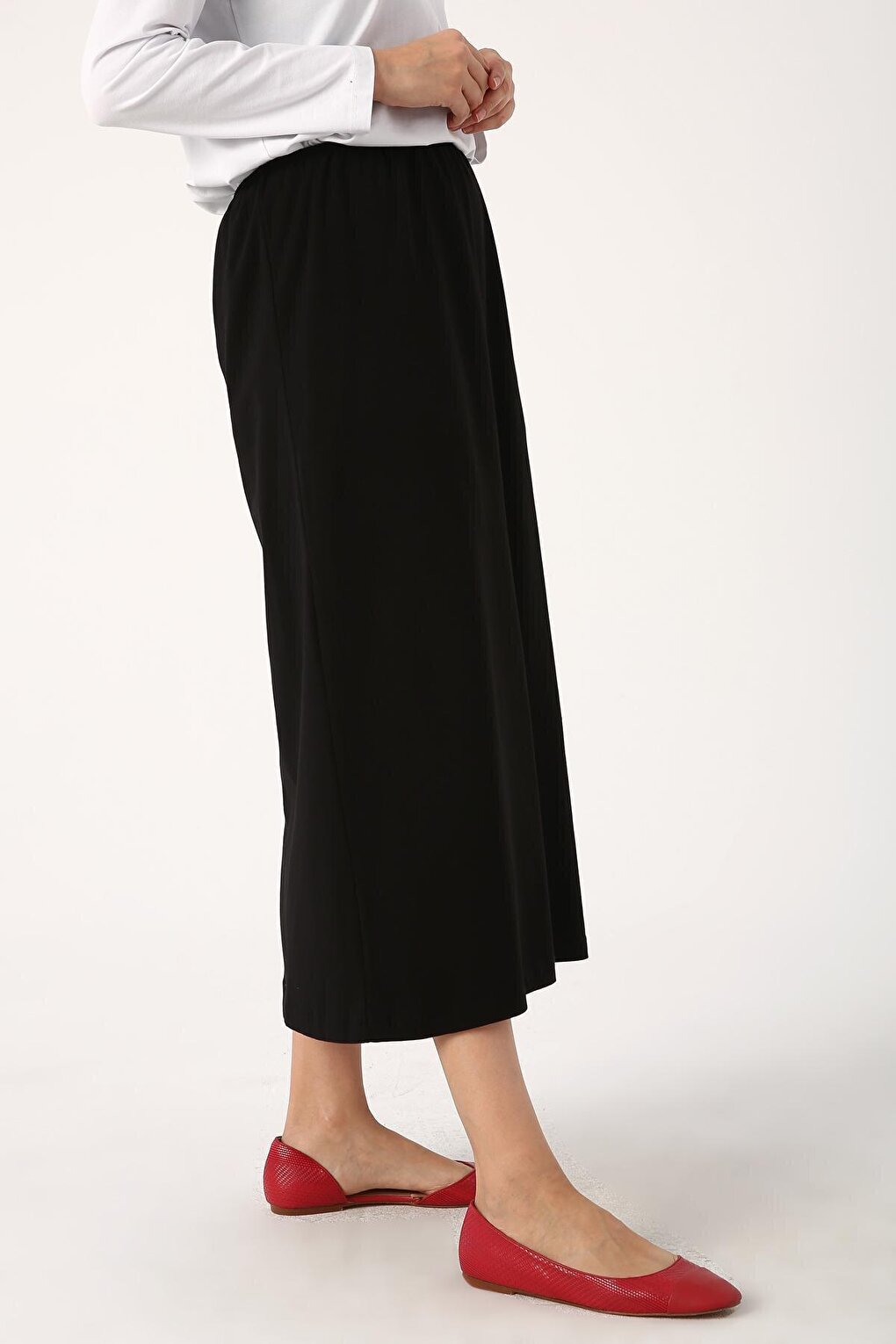 Black Slit Long Combed Cotton Skirt Lining