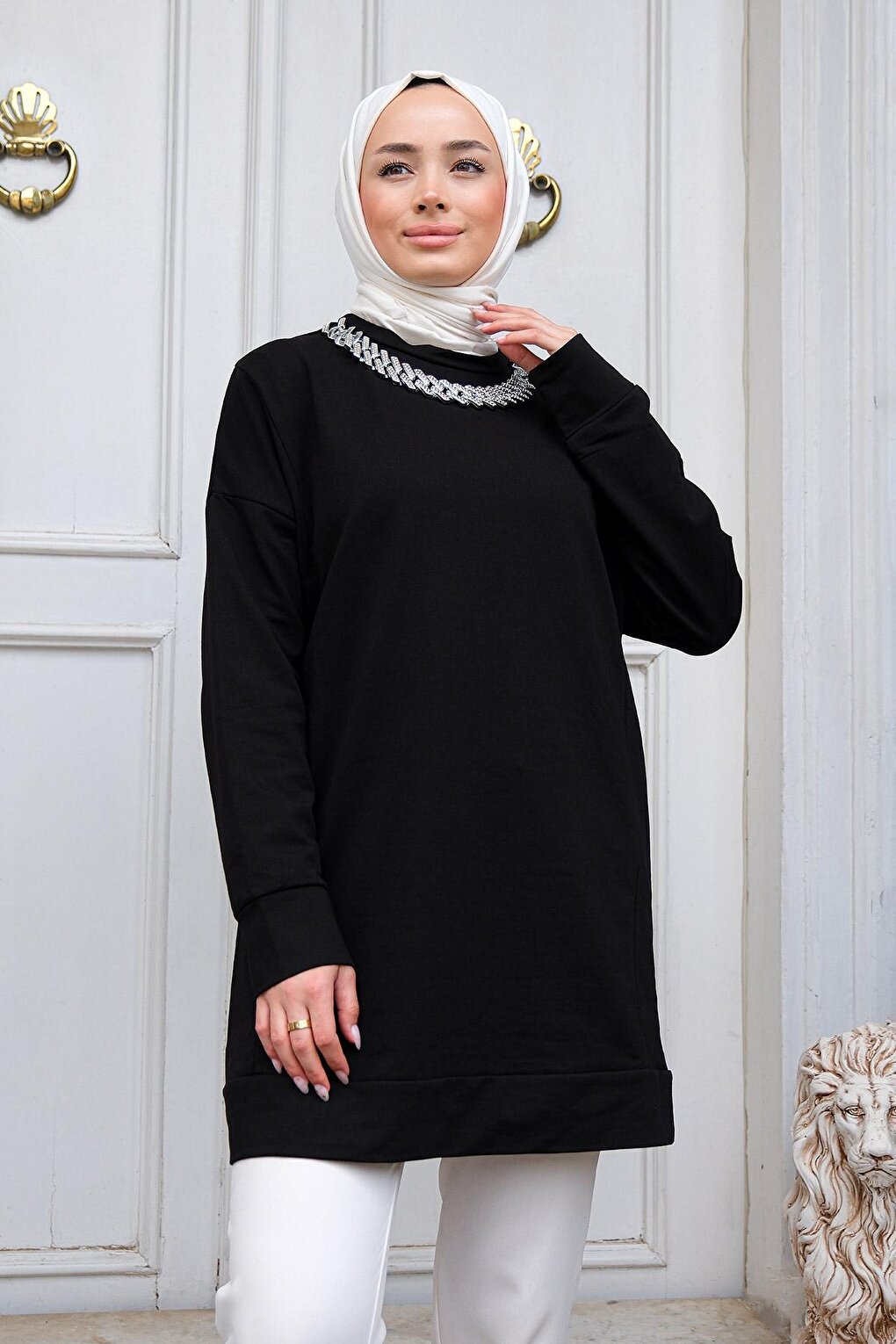 Crew Neck Necklace Tunic Black