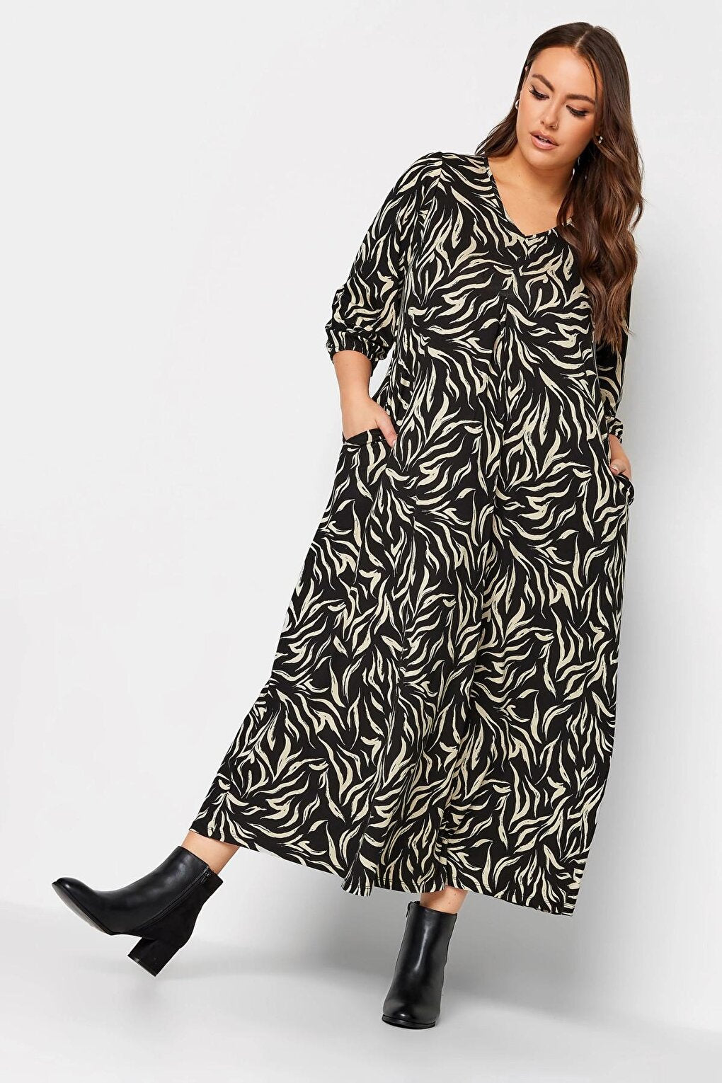 Large Size V-Neck Pocketed Zebra Patterned Low Sleeve Midi Dress 137595