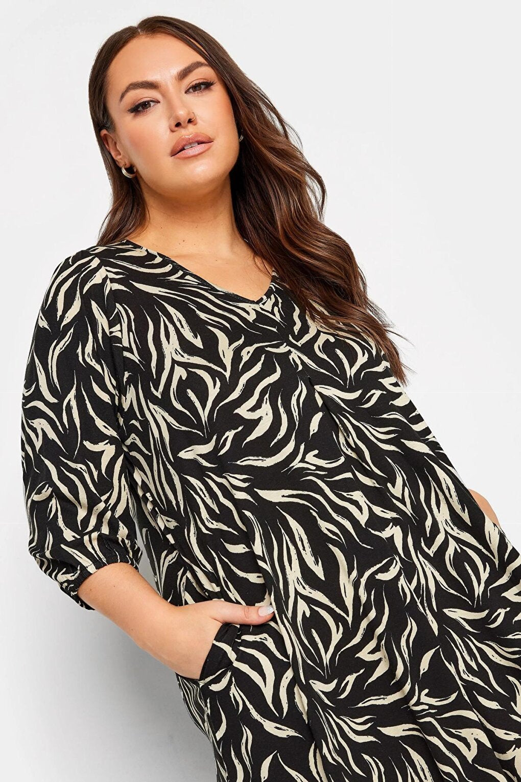 Large Size V-Neck Pocketed Zebra Patterned Low Sleeve Midi Dress 137595