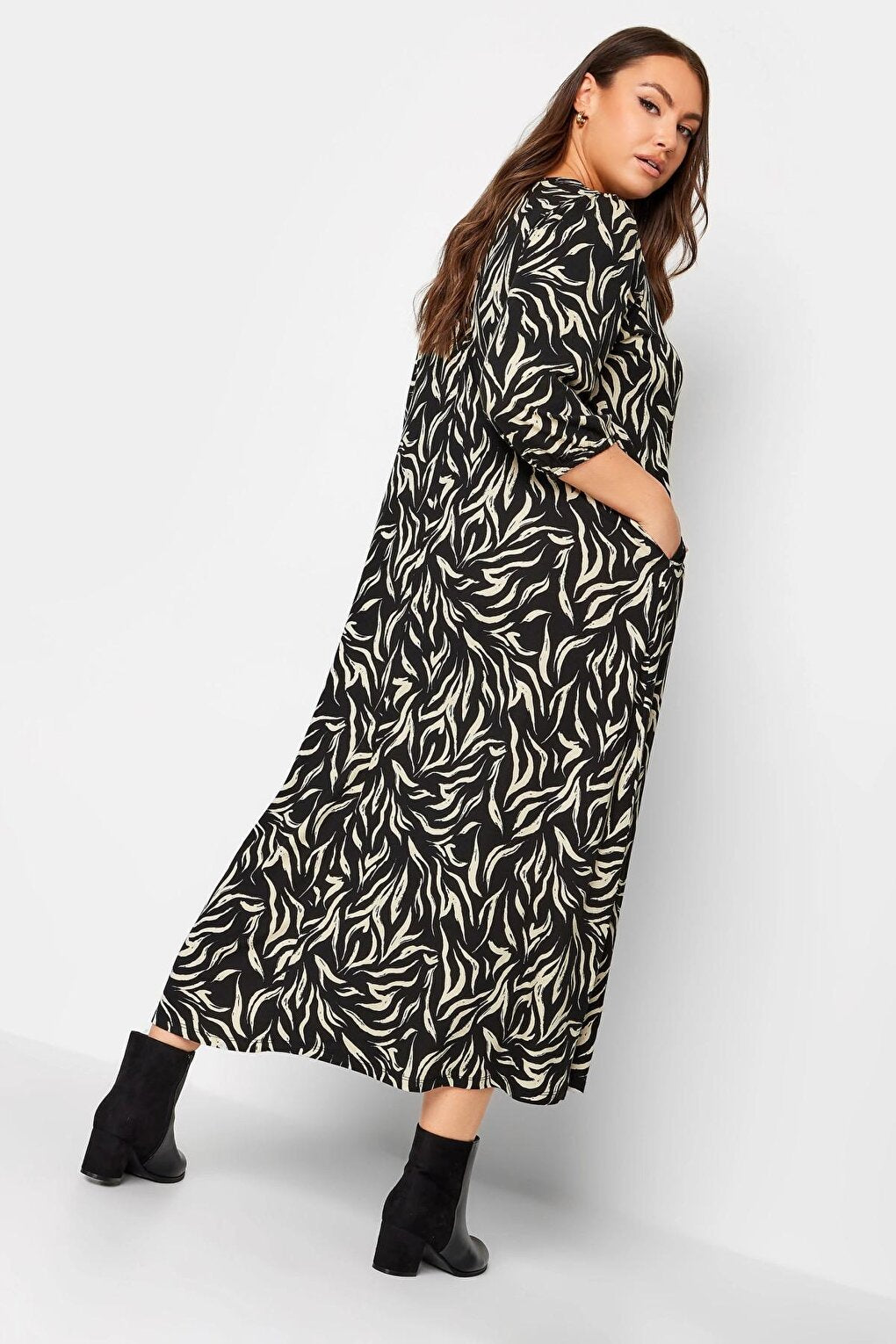 Large Size V-Neck Pocketed Zebra Patterned Low Sleeve Midi Dress 137595