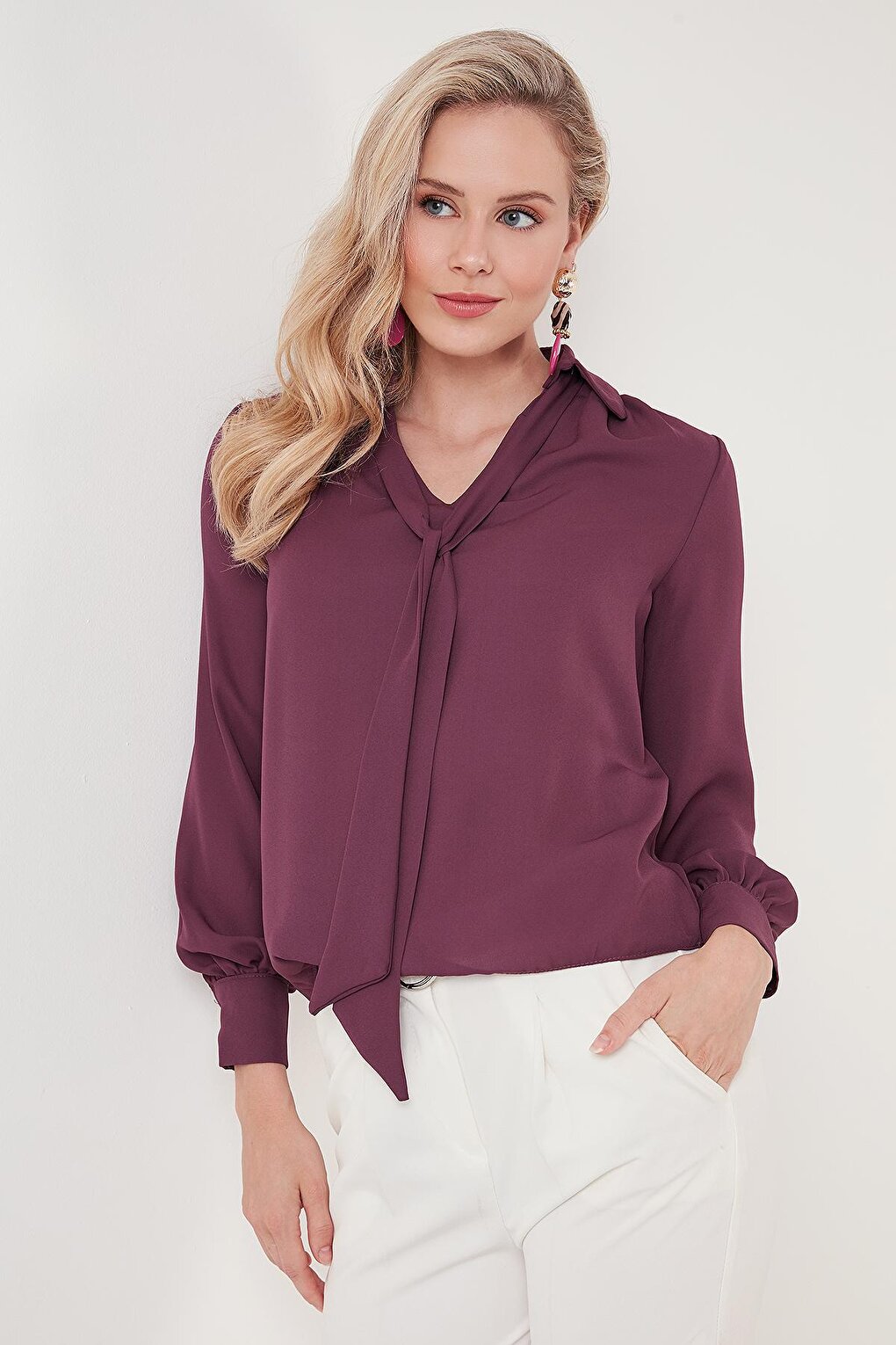 Tie Detailed V-Neck Chiffon Shirt 611BZ0047