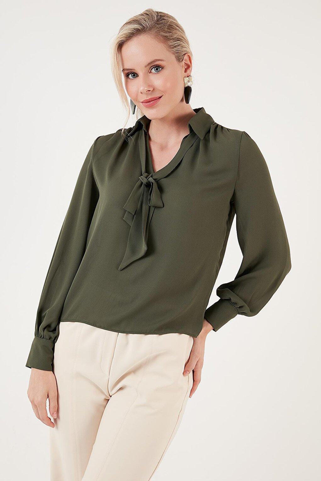 Tie Detailed V-Neck Chiffon Shirt 611BZ0047