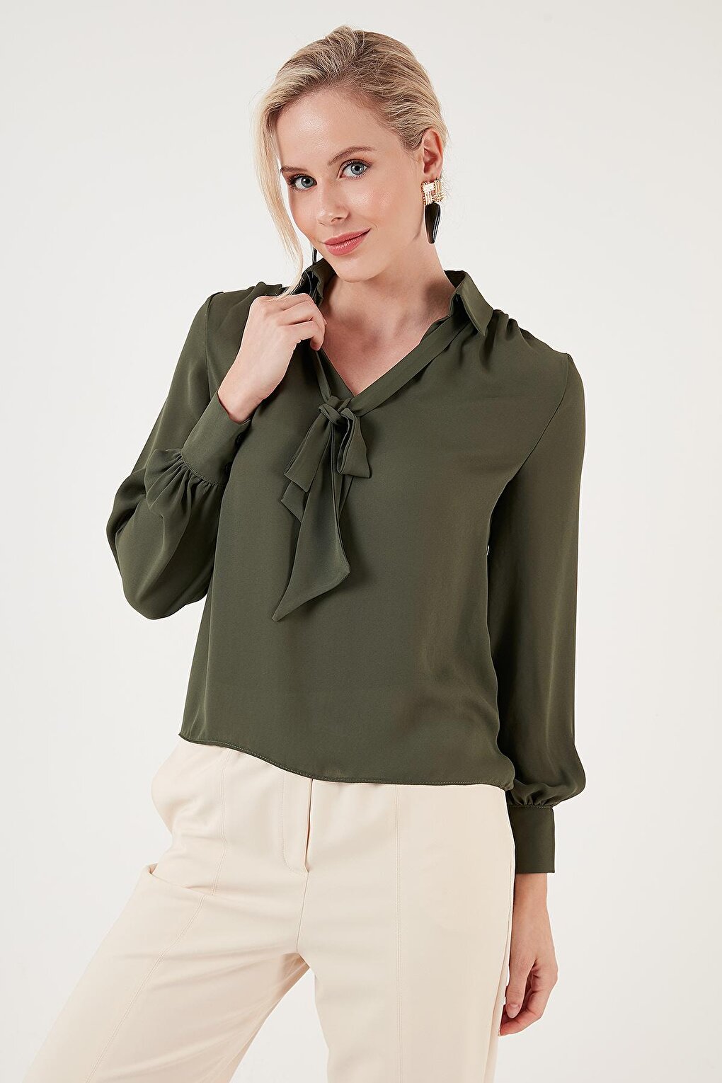 Tie Detailed V-Neck Chiffon Shirt 611BZ0047