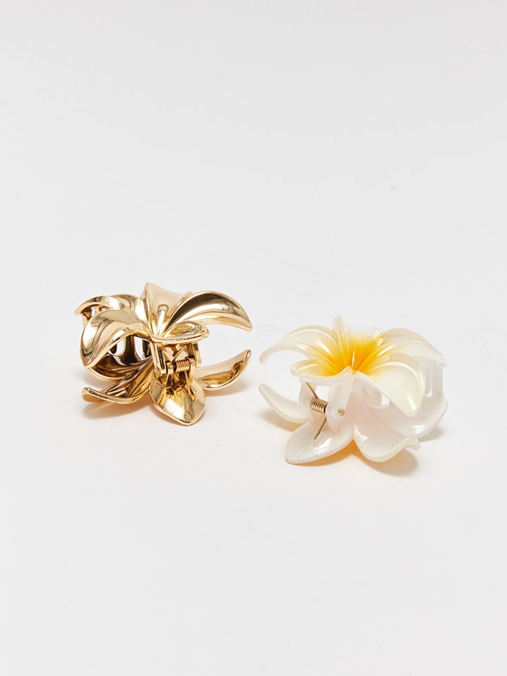 KOOR Flower Figured 2 Lotus Buckle White &amp; Gold