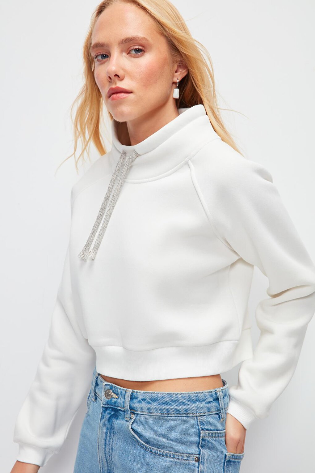 Solid Color Cord Detailed Short Sweatshirt