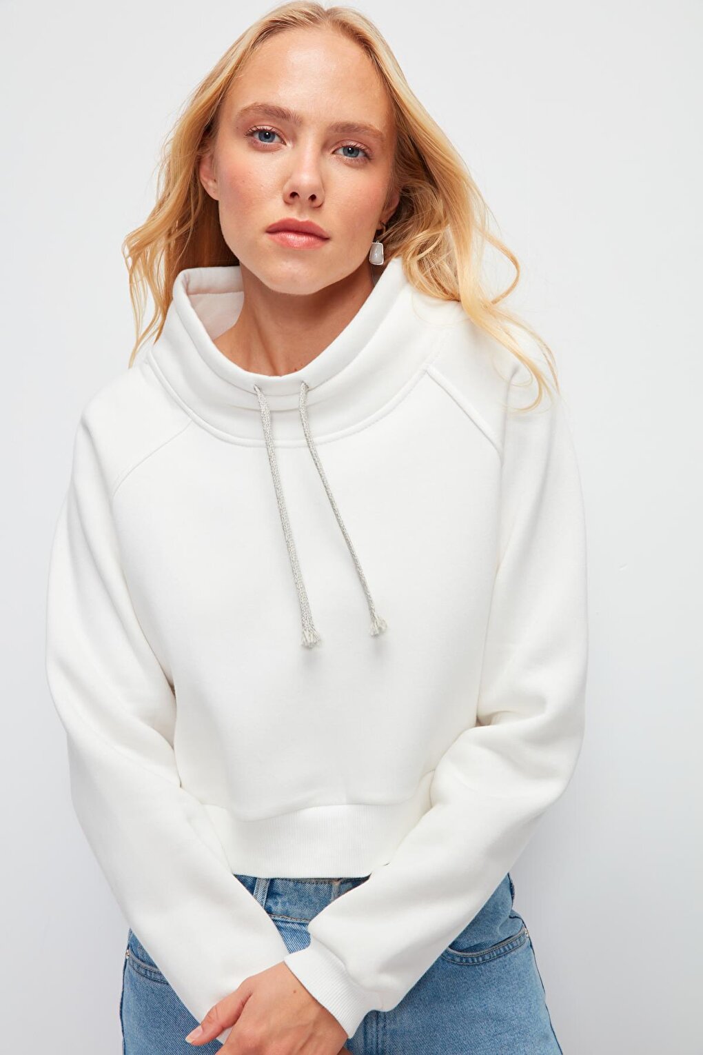 Solid Color Cord Detailed Short Sweatshirt