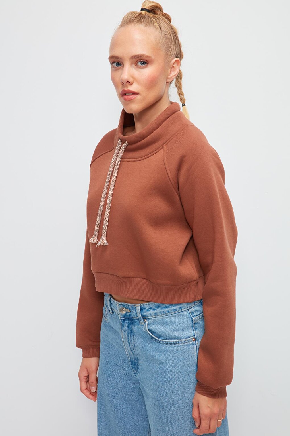 Solid Color Cord Detailed Short Sweatshirt