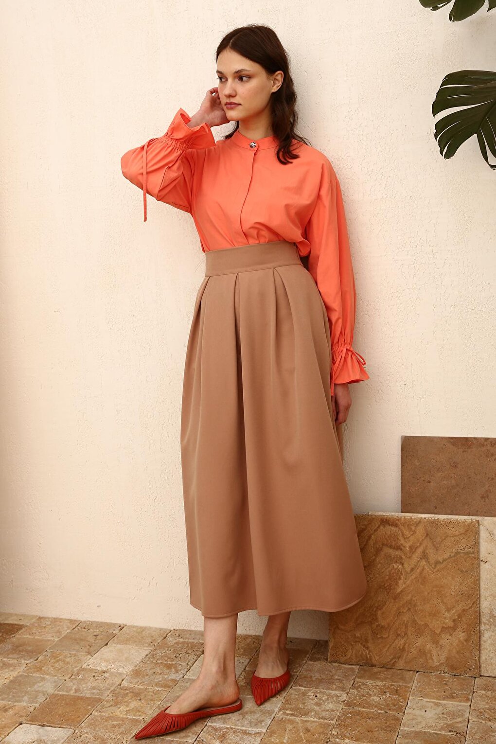 Camel Comfortable Fit Pleated Zipper Skirt