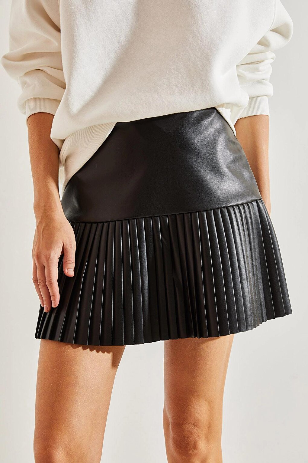 Women's Pleated Leather Skirt