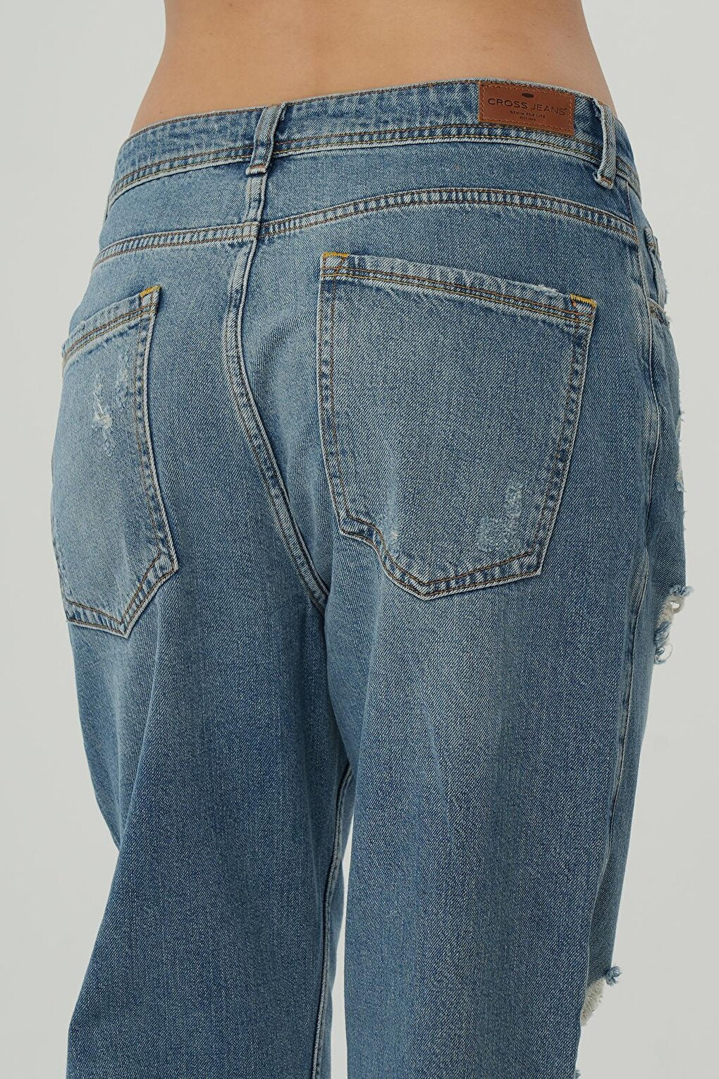 Ariana Light Blue Frayed High Waist Zippered Mom Jean Trousers C 4525-140