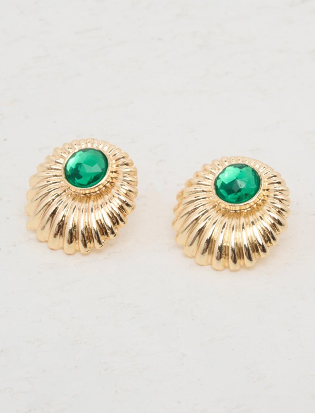 Stylish Earrings with Green Fan Figures